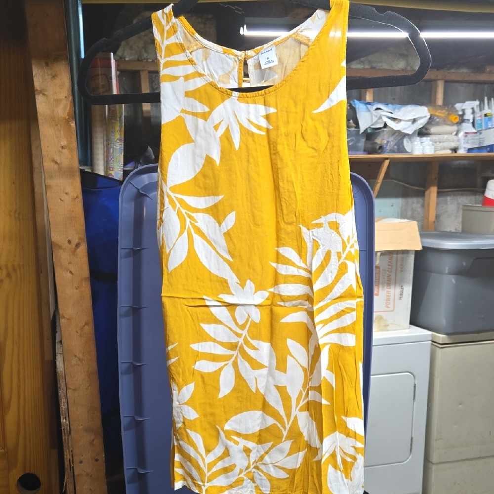 Old Navy Mustard and White Leaf Tank Top